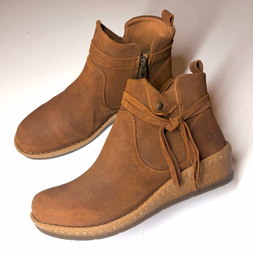 Born Women's Vaughn Round Toe Regular Ankle Booties Size - 10 M